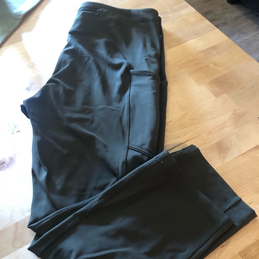 Lululemon size 10 crop pants